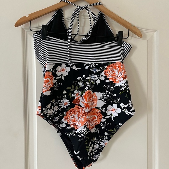 Cupshe Black & White Striped Floral One Piece Swimsuit Women’s Size Medium - Picture 2 of 12